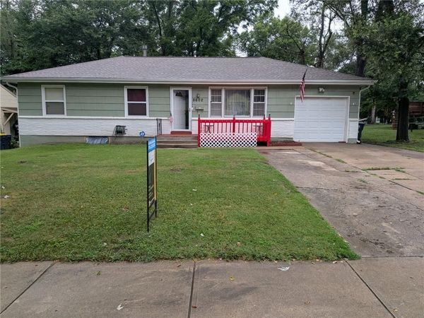 8602 Winchester Avenue, Kansas City, MO 64138