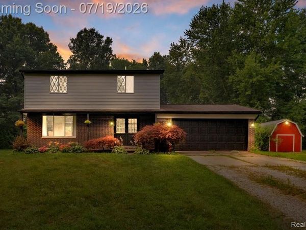 2700 N Hickory Lane, Brandon Twp, MI 48371