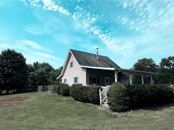 2307 Princeton Rd, New Castle, PA 16101
