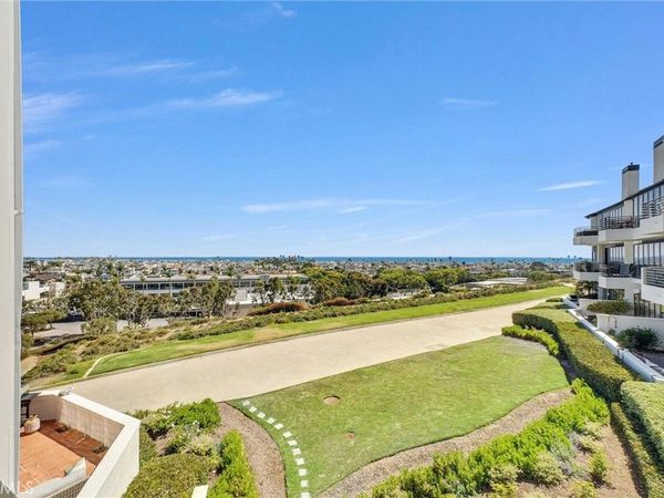270 Cagney, Unit 207, Newport Beach, CA 92663