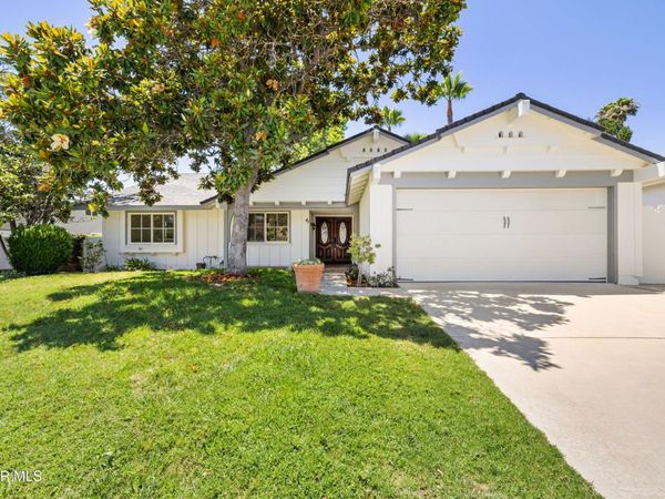 41 Oakleaf Avenue, Oak Park, CA 91377