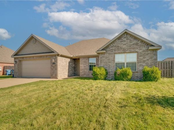 4204 SW Limestone Avenue , Bentonville, AR 72712