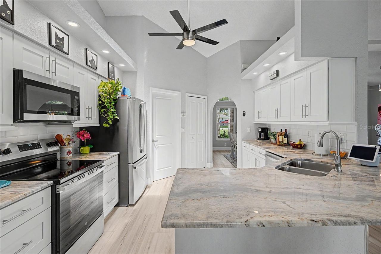 6207 Huntington Drive , Zephyrhills, FL 33542 Photo