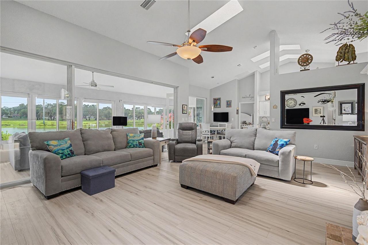 6207 Huntington Drive , Zephyrhills, FL 33542 Photo