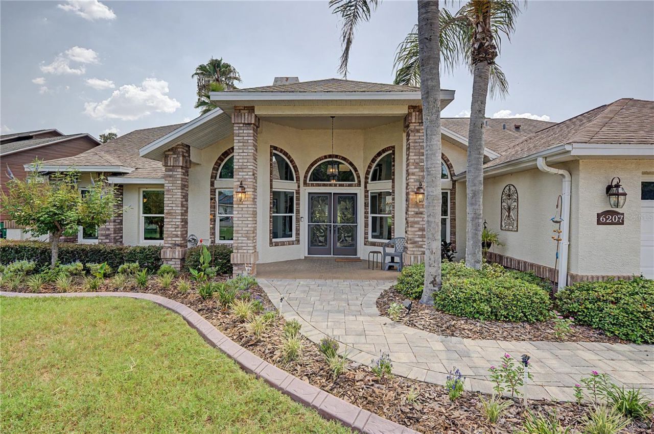 6207 Huntington Drive , Zephyrhills, FL 33542 Photo