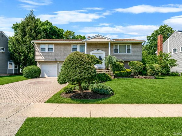 523 Livingston Street, Westbury, NY 11590