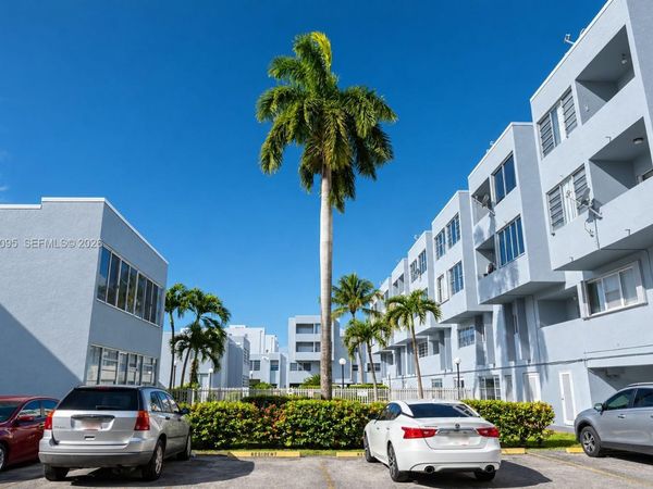 1555 W 44th Pl, Unit 235, Hialeah, FL 33012