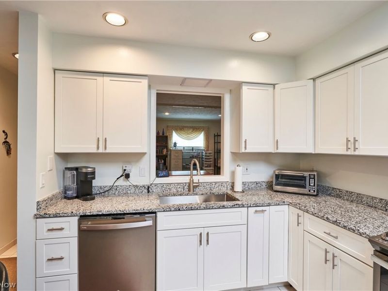 6371 Eastondale Road, Mayfield Heights, OH 44124 Photo 10
