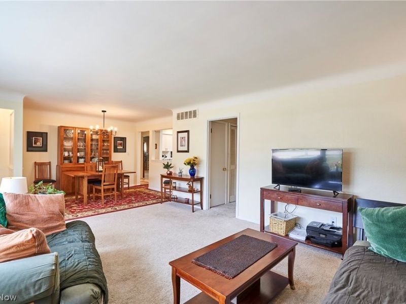 6371 Eastondale Road, Mayfield Heights, OH 44124 Photo 4