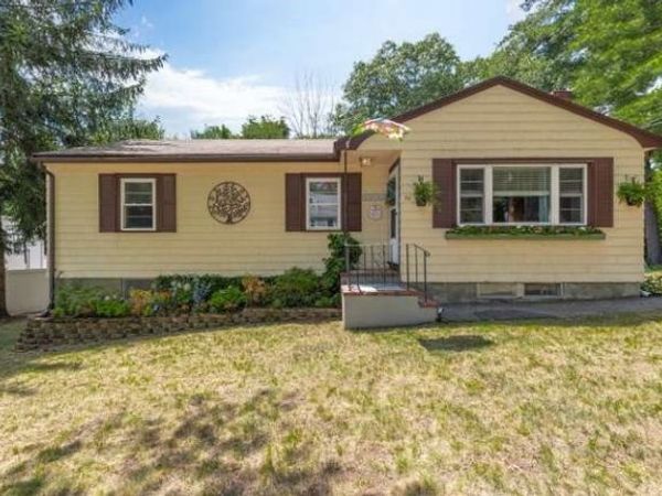 70 Montrose Ave, Wakefield, MA 01880