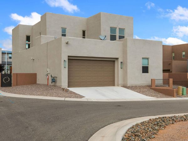 2504 Parkway Avenue NE, Rio Rancho, NM 87144