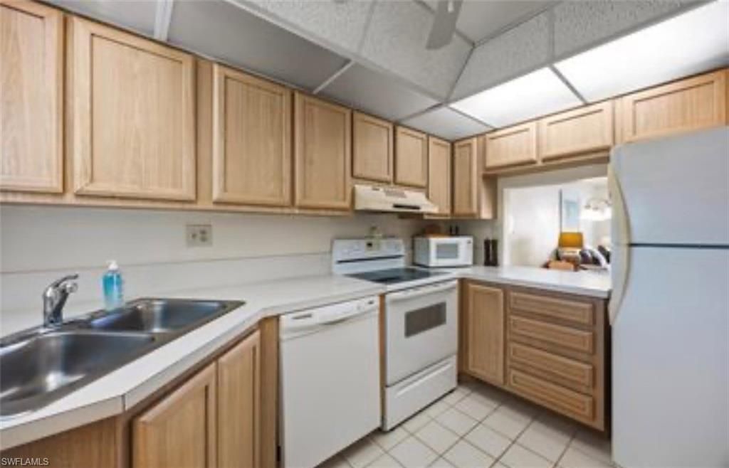 41 High Point Cir S, Unit 105, Naples, FL 34103 Photo