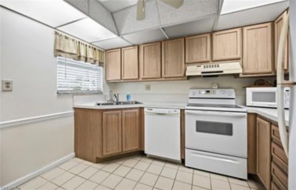 41 High Point Cir S, Unit 105, Naples, FL 34103 Photo