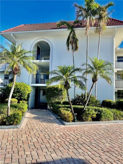 41 High Point Cir S, Unit 105, Naples, FL 34103 Photo