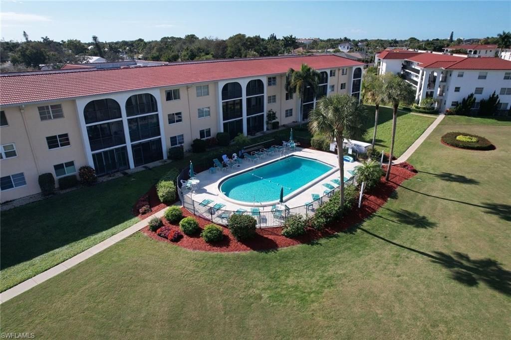 41 High Point Cir S, Unit 105, Naples, FL 34103 Photo