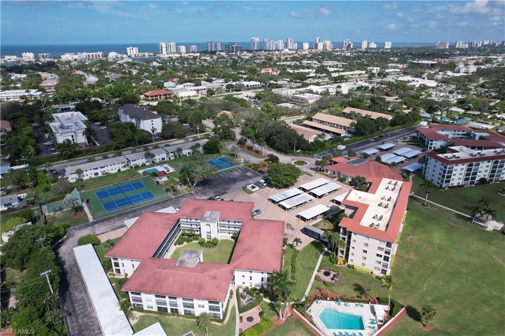 41 High Point Cir S, Unit 105, Naples, FL 34103 Photo