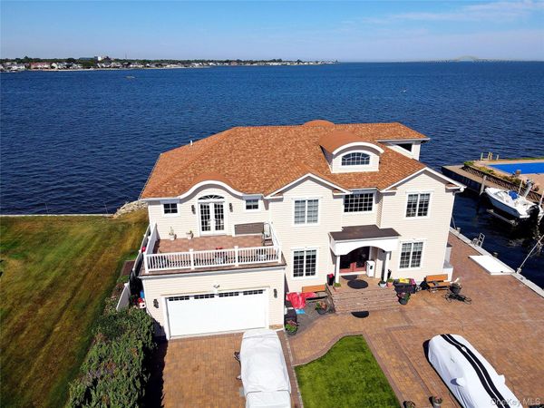 75 Yacht Club Road , Babylon, NY 11702