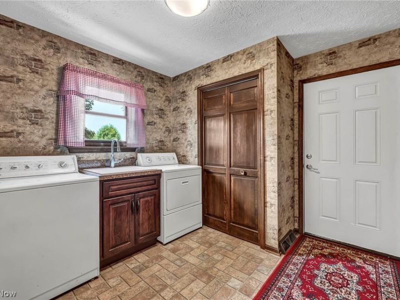 13720 Equestrian Drive, Burton, OH 44021 Photo 15