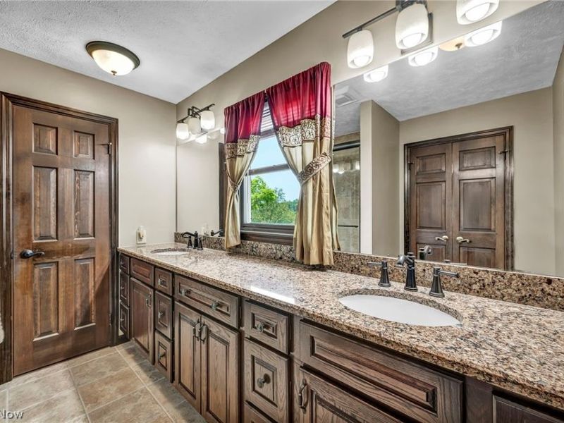 13720 Equestrian Drive, Burton, OH 44021 Photo 18