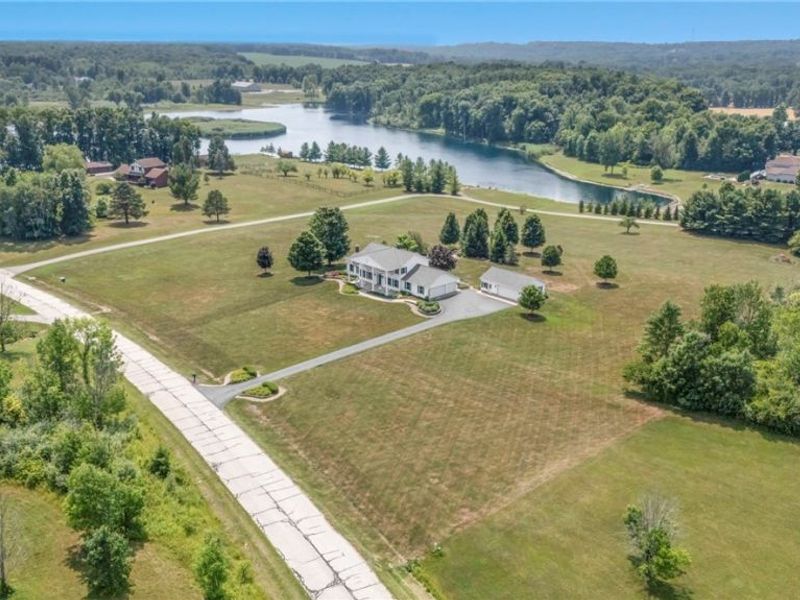 13720 Equestrian Drive, Burton, OH 44021 Photo 2
