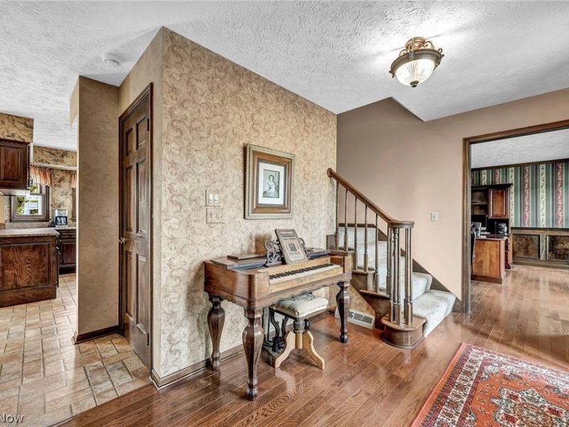 13720 Equestrian Drive, Burton, OH 44021 Photo 9