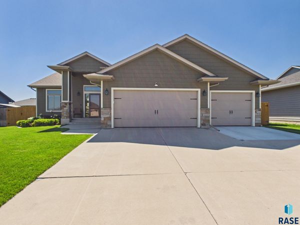 5417 S Breezeway Ave, Sioux Falls, SD 57108