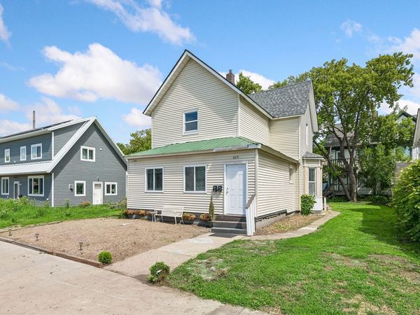 825 18th Avenue NE, Minneapolis, MN 55418