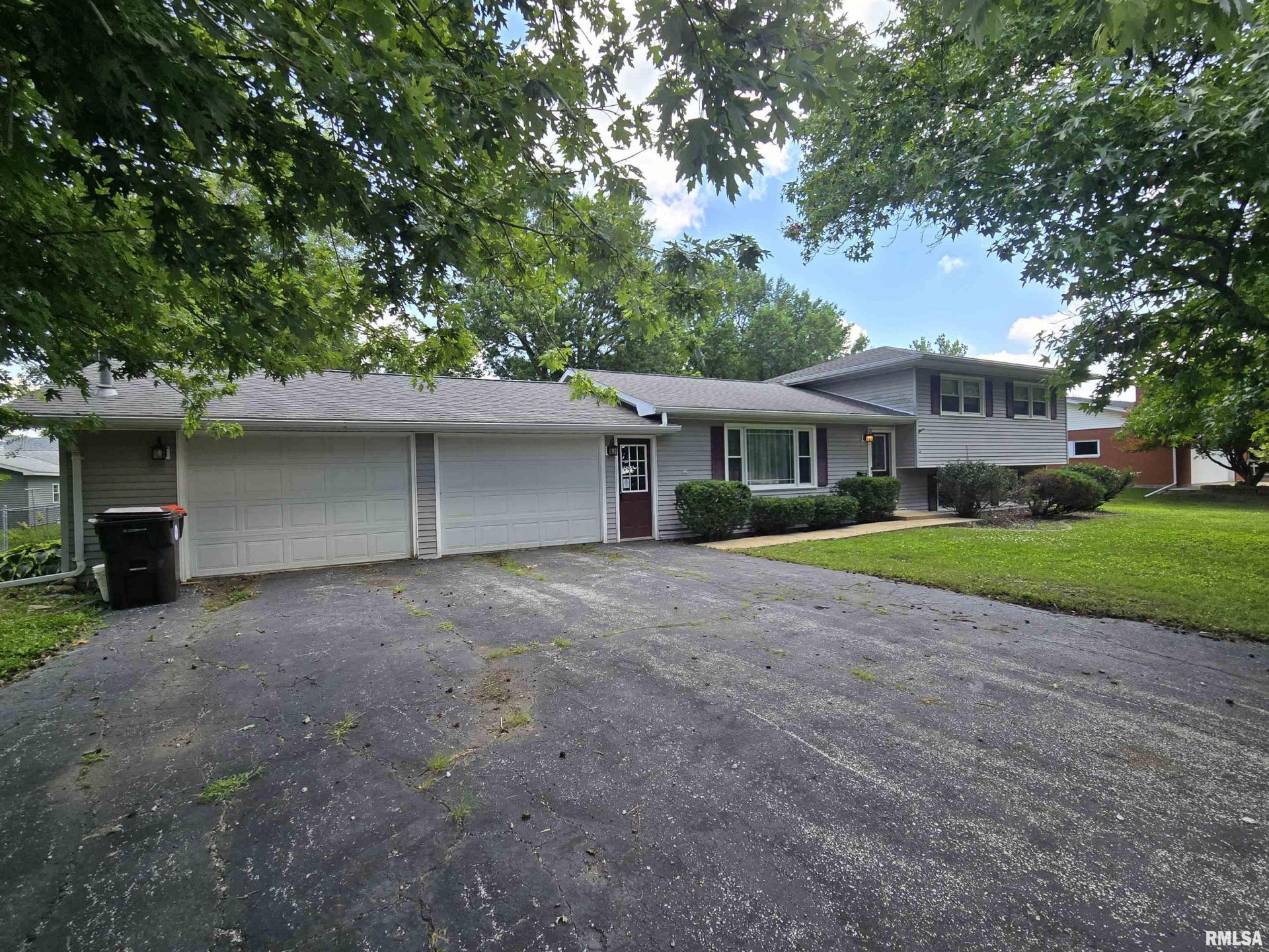 513 S Marion Street, Carthage, IL 62321 Main Photo