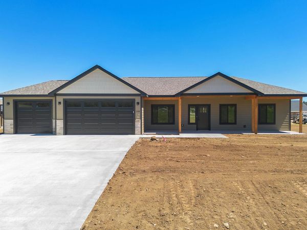 106 STONE HILL DR, Custer, SD 57730