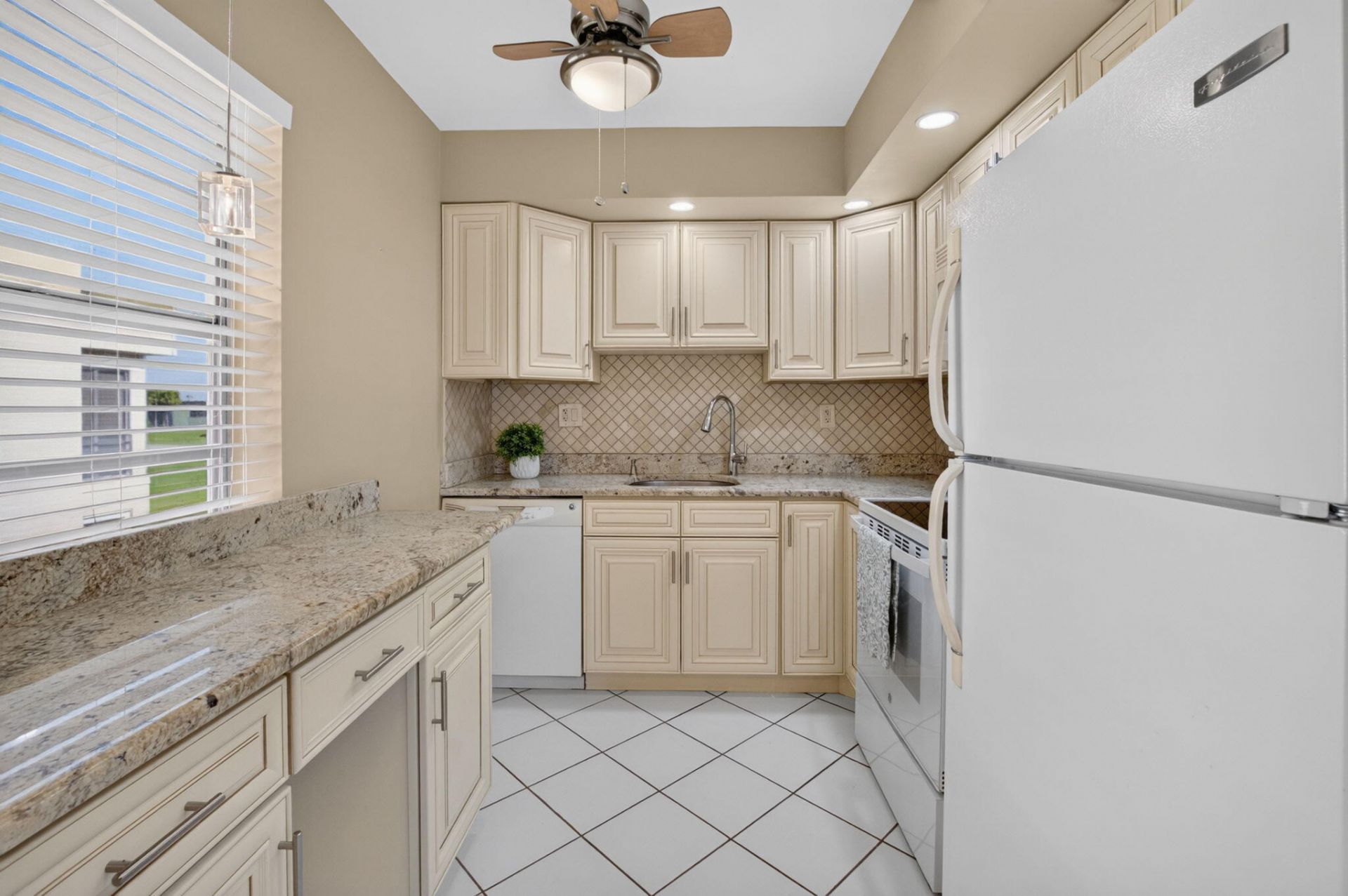 332 Capri G, Delray Beach, FL 33484 Photo