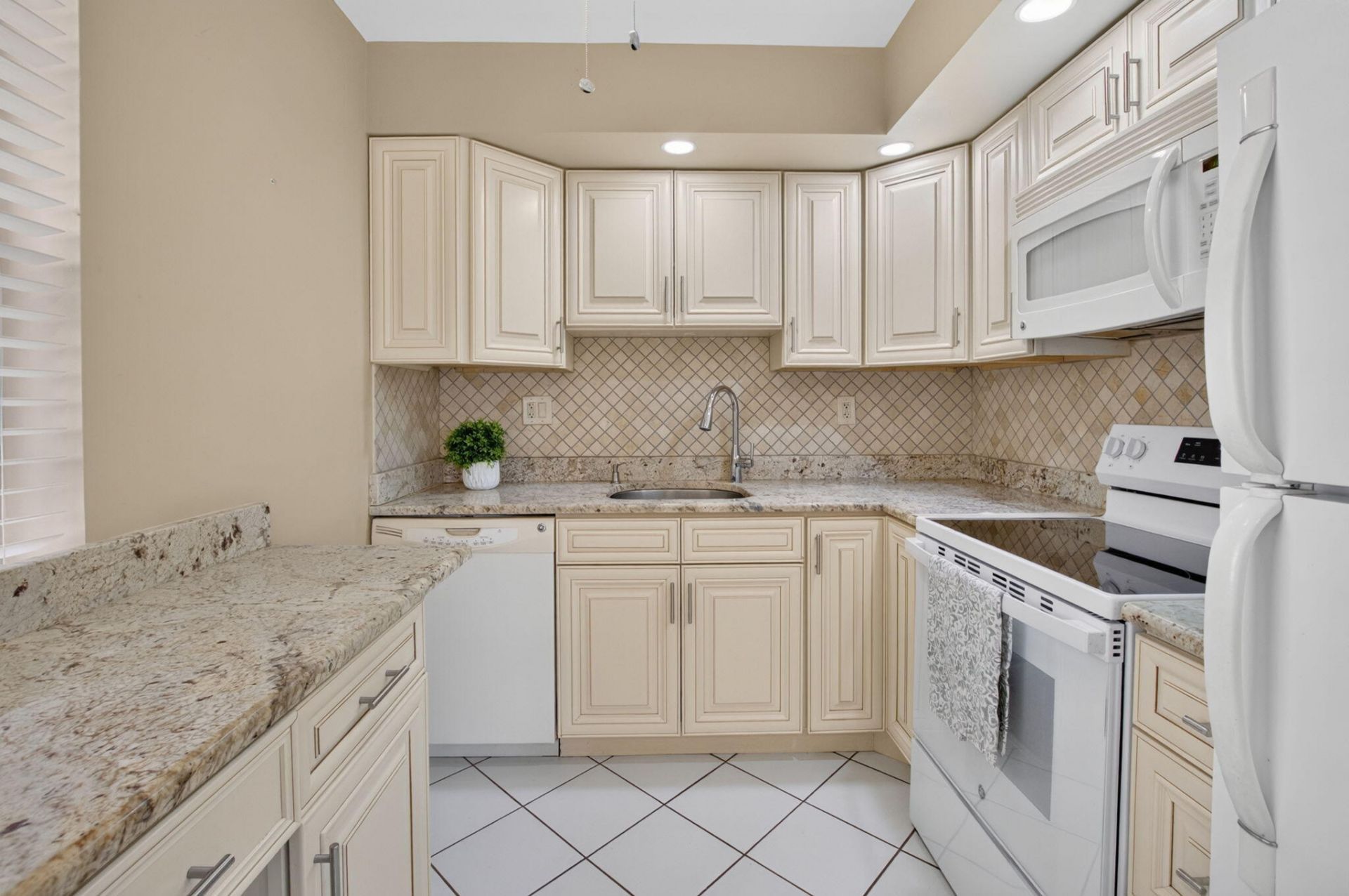 332 Capri G, Delray Beach, FL 33484 Photo