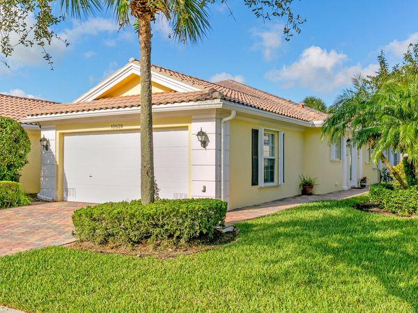 10509 SW Stratton Drive, Port St. Lucie, FL 34987