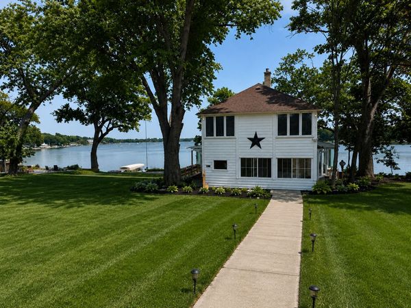 1308 Old Bay Road , Johnsburg, IL 60051