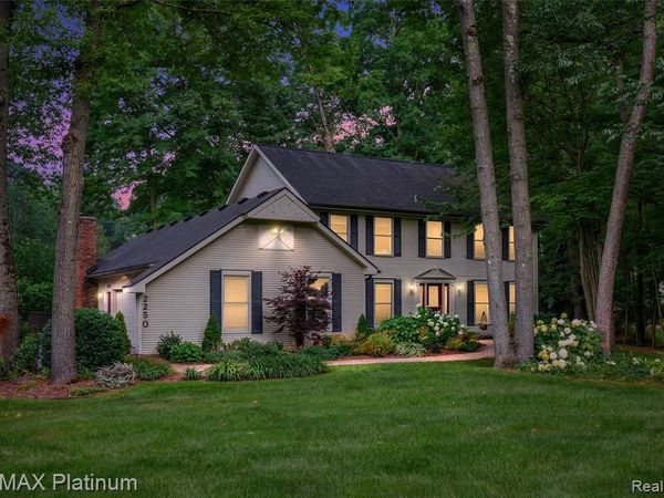2250 Pepperidge Trail, Brighton Twp, MI 48114