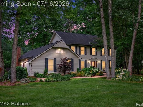 2250 Pepperidge Trail, Brighton Twp, MI 48114