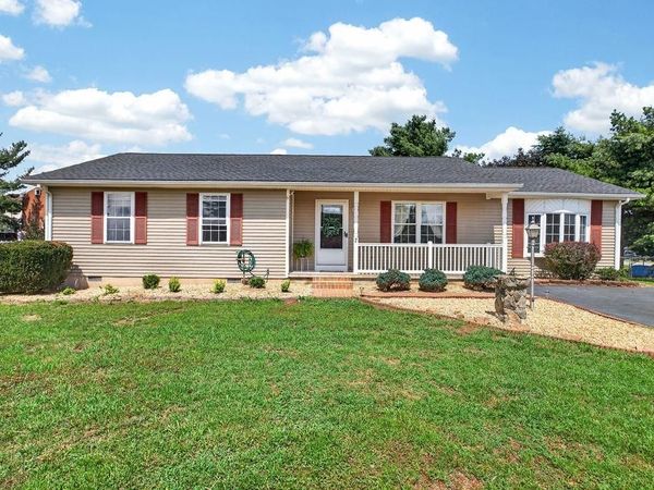 7 FEATHERSTONE DR, LYNDHURST, VA 22952