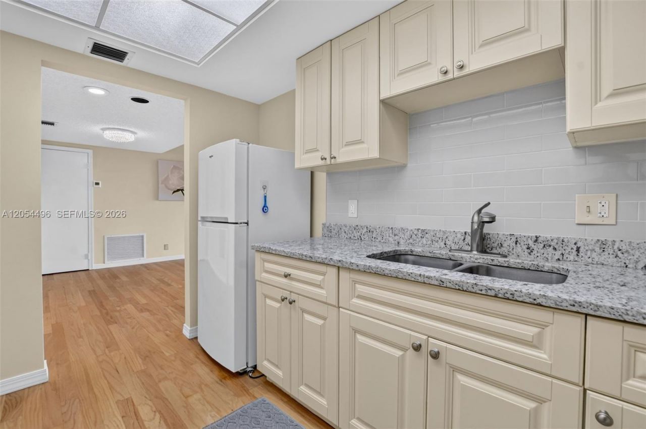 5951 Wellesley Park Dr , Unit 508, Boca Raton, FL 33433 Photo