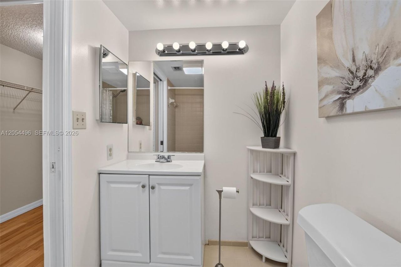 5951 Wellesley Park Dr , Unit 508, Boca Raton, FL 33433 Photo