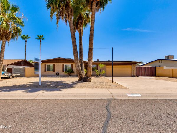 2815 E SYLVIA Street, Phoenix, AZ 85032