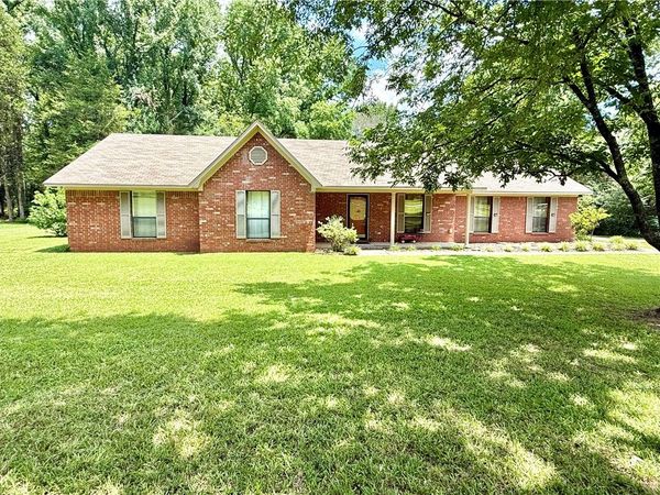 801 Meadowrue Road , Russellville, AR 72802