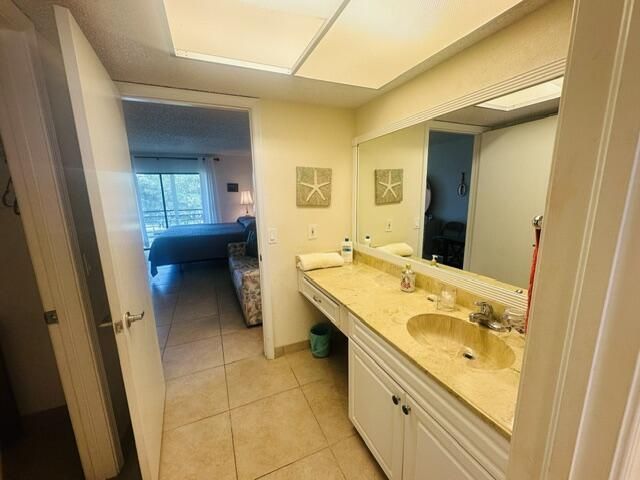 5981 VÃ­a Vermilya, Unit 405, Lantana, FL 33462 Photo