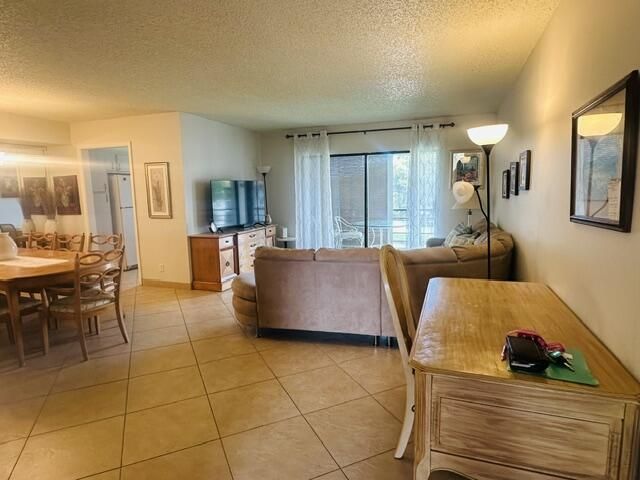 5981 VÃ­a Vermilya, Unit 405, Lantana, FL 33462 Photo