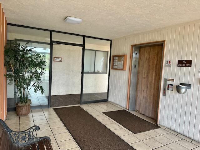 5981 VÃ­a Vermilya, Unit 405, Lantana, FL 33462 Photo
