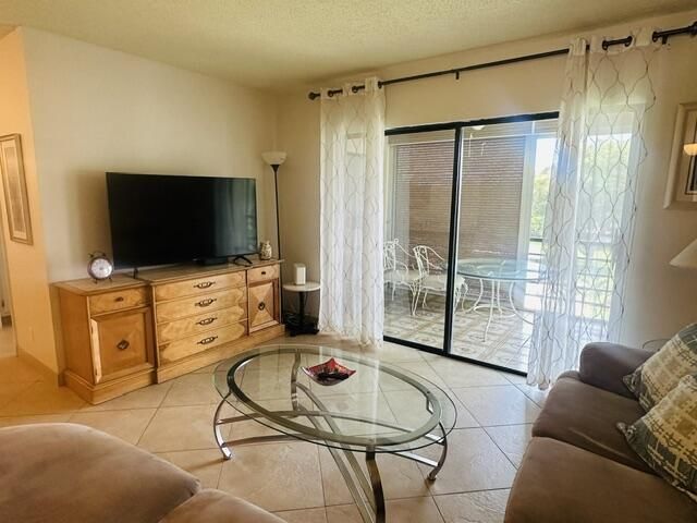 5981 VÃ­a Vermilya, Unit 405, Lantana, FL 33462 Photo
