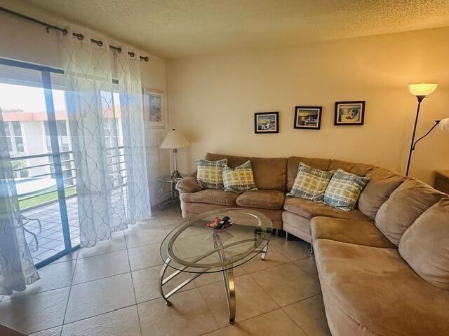 5981 VÃ­a Vermilya, Unit 405, Lantana, FL 33462 Photo