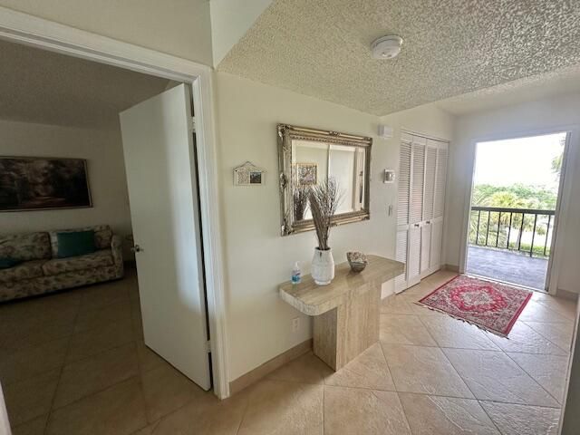 5981 VÃ­a Vermilya, Unit 405, Lantana, FL 33462 Photo