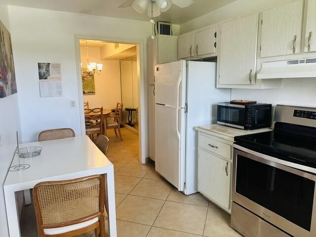 5981 VÃ­a Vermilya, Unit 405, Lantana, FL 33462 Photo