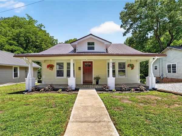 215 Uwharrie Street , Asheboro, NC 27203