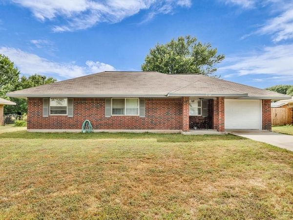 1013 S Madison Street , McGregor, TX 76657