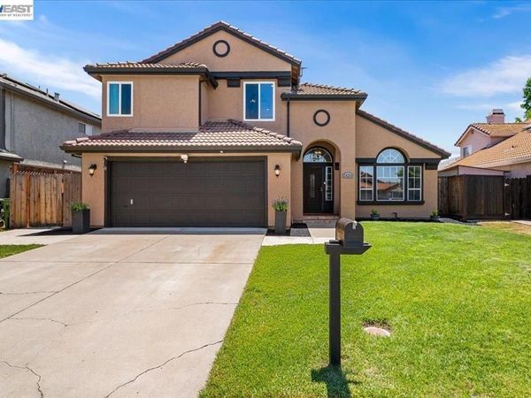 1420 Divine Ln, Tracy, CA 95376